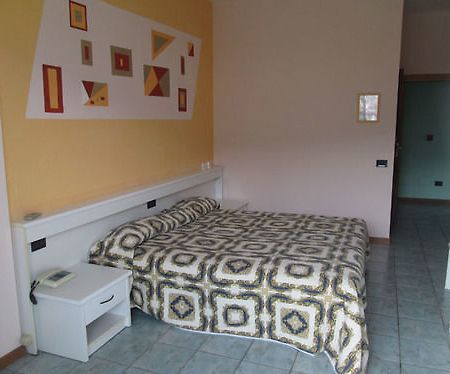 Hotel Stazione Paratico Exteriör bild